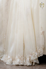 Fancy falling Organza - Creamish Milk