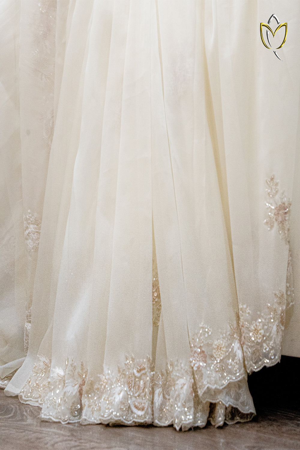 Fancy falling Organza - Creamish Milk