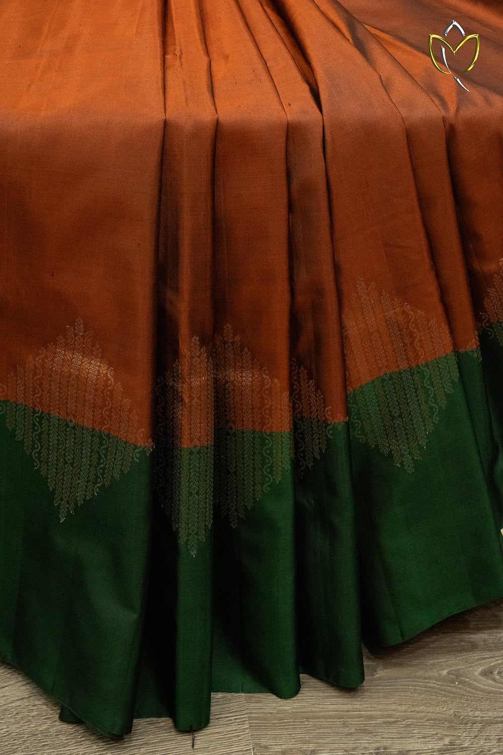 Lightweight Pattu - Rust & Green