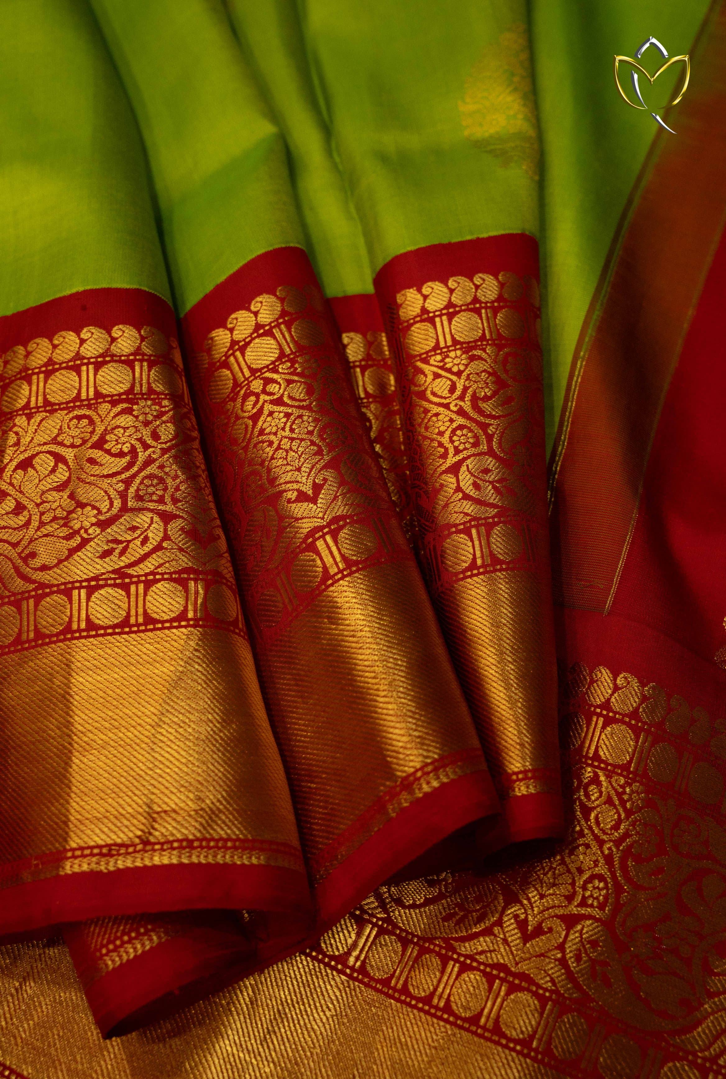 Gadwal Pattu - Fresh Green & Red